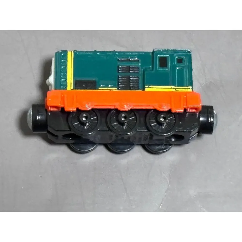 Thomas & Friends Diecast Take N Play Paxton Train Engine Round Magnets 2015